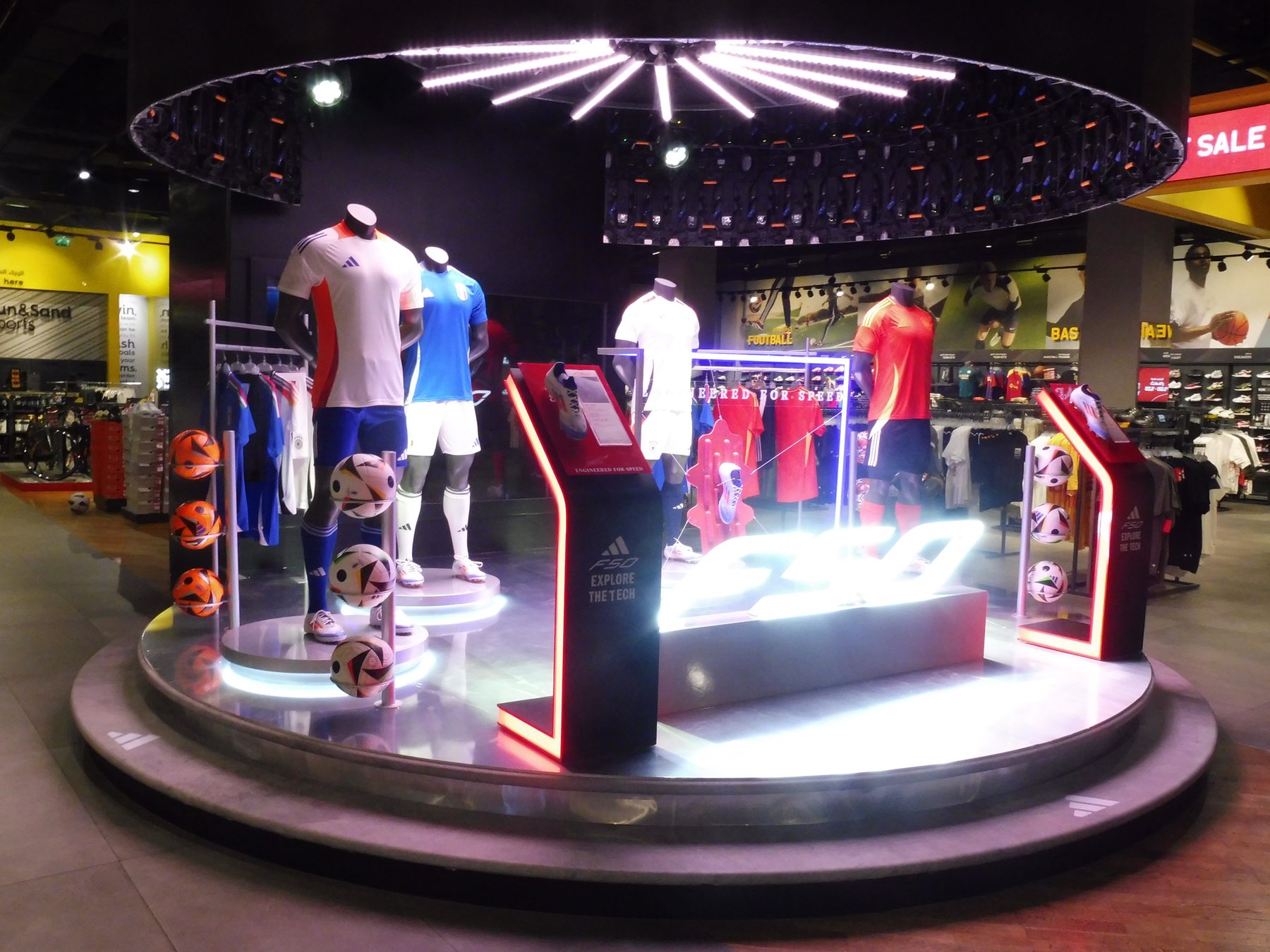 Retail fit out company in Dubai